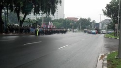 Banjir di Depan Istana Merdeka Surut, Sisakan Bercak Lumpur