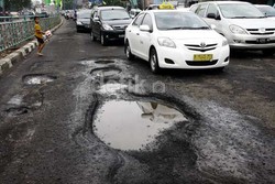 Hati-hati! 619 Titik Ruas Jalan di Jakarta Berlubang