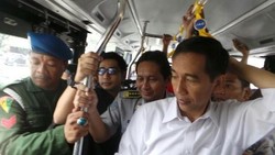 Jokowi Resmikan Bus Kota PIK-Monas