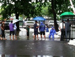 Jl Letjen Suprapto Cempaka Putih Banjir, Lalin Kusut dan Perahu Siaga