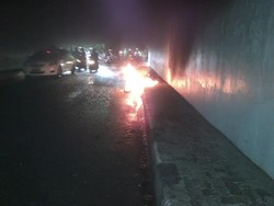 Motor Terbakar di Kolong Semanggi, Ibu ini Hanya Bisa Menangis