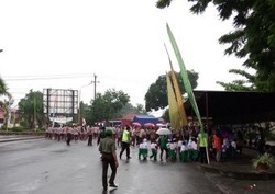 Byur! Hujan Deras Bubarkan Siswa yang Siap Sambut SBY di Pekalongan