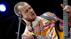 Red Hot Chili Peppers Tampil Minus One, Flea Berikan Alasan