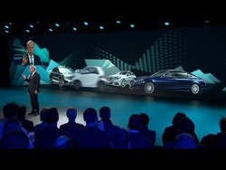 Lagi Asyik Presentasi, smart fortwo Terbaru Melintas Kencang