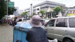 Kota yang Ringkih, Hujan Sedikit Jalanan Lumpuh
