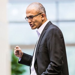 Bollywood Bersorak Sambut CEO Microsoft Made in India