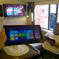 Terjebak Macet? Meeting Saja di Bus!