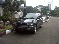 Ketika Sang Menteri Enggan Pakai Mobil Dinas Rp 1,3 Miliar Karena Banjir