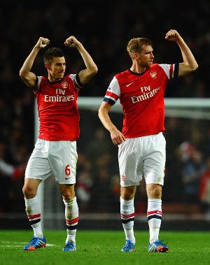 Ada Mertesacker dan Koscielny di Balik Performa Apik Arsenal