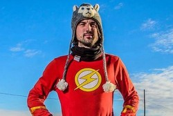 Demi Galang Dana, Pria Ini Lari Keliling Kanada dengan Kostum Superhero