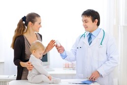 Bayi Pilek, Perlukah Ibu Minum Antibiotik Agar Keluar Lewat ASI?