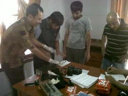 Polisi Ambil Sidik Jari Imigran Pemakai Sekoci Keren di Pangandaran