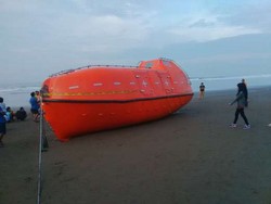 Kisah Sedih Imigran dan Asal Muasal Sekoci Keren yang Ditumpanginya