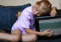 Ini Caranya Agar Anak Tak Terpengaruh Tayangan TV dan Lagu Dewasa