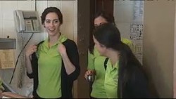 Wow, ini Baru Rezeki Nomplok! 3 Pelayan Dapat Tip @ Rp 61 Juta