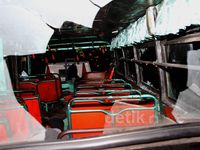 Tabrak 11 Motor, Metro Mini Dirusak Massa