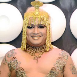 Bawakan Lagu Masa Bodo Tata Liem Tampil ala Cleopatra