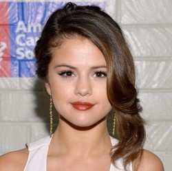 Selena Gomez Diam-diam ke Panti Rehabilitasi Januari Lalu