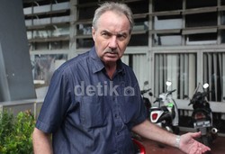 Dalam pertemuan itu Riedl, bertemu salah satu pengurus BTN, Demis Djamaloedin.
