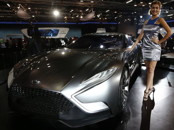 Parade Mobil Baru di Negeri Bollywood