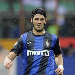 Chivu Isyaratkan Gantung Sepatu