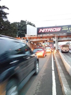 Awas! Portal di Dekat Terowongan Gunung Antang Penyok ke Bawah