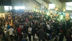 Kabut Asap Makin Tebal di Bandara Supadio, Ribuan Penumpang Menumpuk