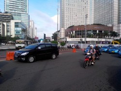 Menjelang Ditutup, Lalin di Bundaran HI Masih Ramai Lancar