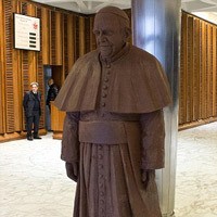 Wow! Patung Mirip Paus Francis Ini Terbuat dari 1,5 Ton Cokelat