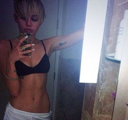 10 Tipe Selfie yang Populer di Social Media, dari Belfie Sampai Duckface