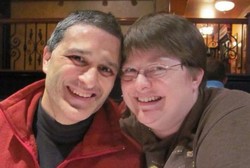 Akibat Sindrom Tak Bisa Diam, Pasangan Ini Tak Bisa Pegangan Tangan