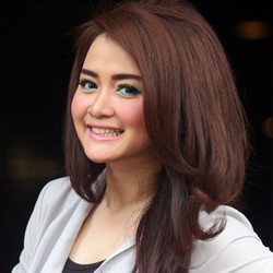 Kisah Sukses Si Centil Vega Darwanti (2)