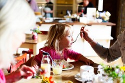Agar Makan Siang Anak Lebih Asyik dan Menyenangkan, Lakukan Trik Ini