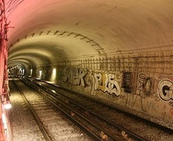 Stasiun-stasiun Berhantu di Bawah Kota Paris