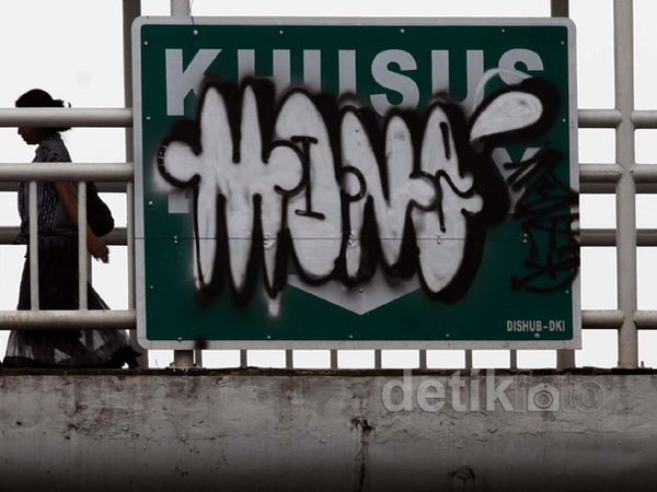 Plang Khusus Busway Jadi Khusus Mono