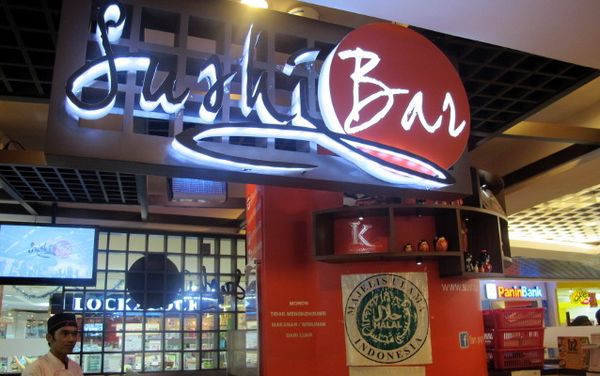 LPPOM MUI Serahkan Sertifikat Halal ke Sushi Bar