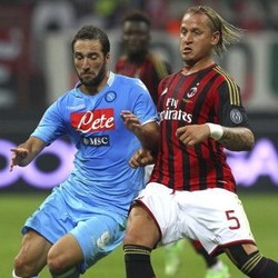 Milan Menghadang Upaya Bangkit Napoli