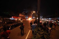 Mobil yang Terbakar di Jl Margonda Jadi Tontonan Pengendara
