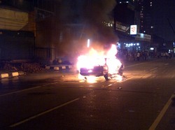 Mobil Sedan yang Terbakar di Margonda Telah Padam, Lalin Masih Macet