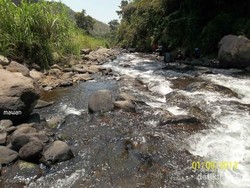 Akhir Pekan, Waktunya Basah-Basahan di Sungai Boro Jombang