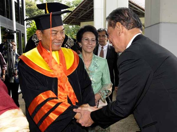 Panglima TNI Raih Gelar Doktor