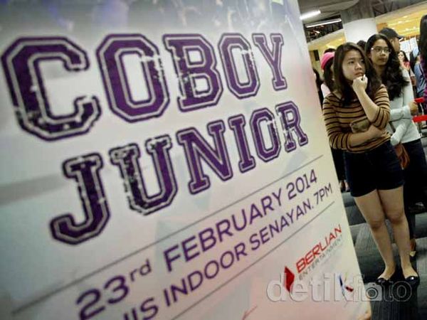 Antrian Tiket Konser Perpisahan Coboy Junior