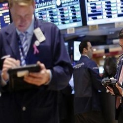 Wall Street Kinclong di Akhir Pekan