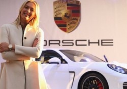 Maria Sharapova Dapat Hadiah Panamera GTS