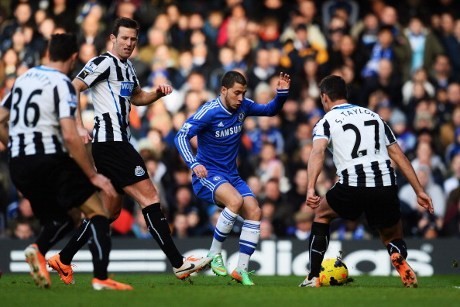 Hat-trick Hazard Antar Chelsea ke Puncak Klasemen