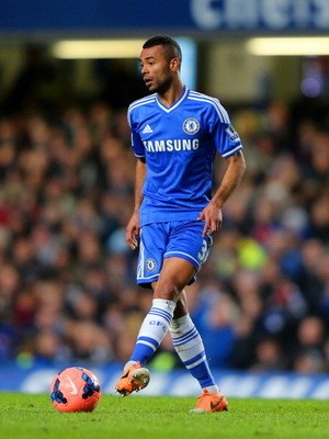 Mourinho Ingin Pertahankan Cole, tapi ...