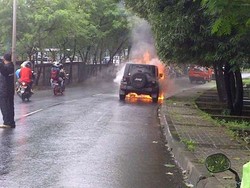 Ini Penampakan Jip yang Terbakar di Kawasan Taman Mini