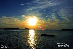 Cantiknya Sunrise dan Sunset di Ujung Jakarta