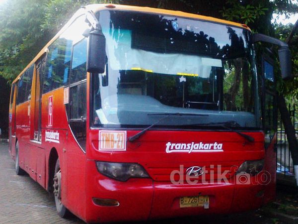 Bus TransJ Ditembak Orang Tak Dikenal