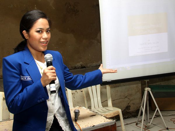 Kanti W. Janis Beri Pelatihan Politik